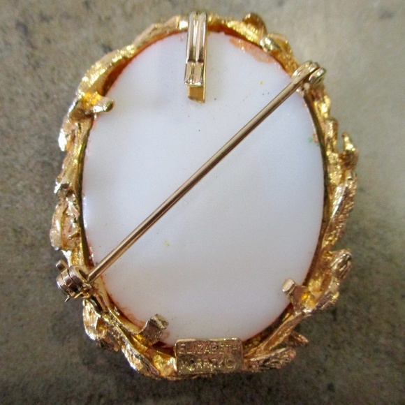 Vintage HTF Elizabeth Morrey Oval Pedant OR Brooch - Picture 2 of 3